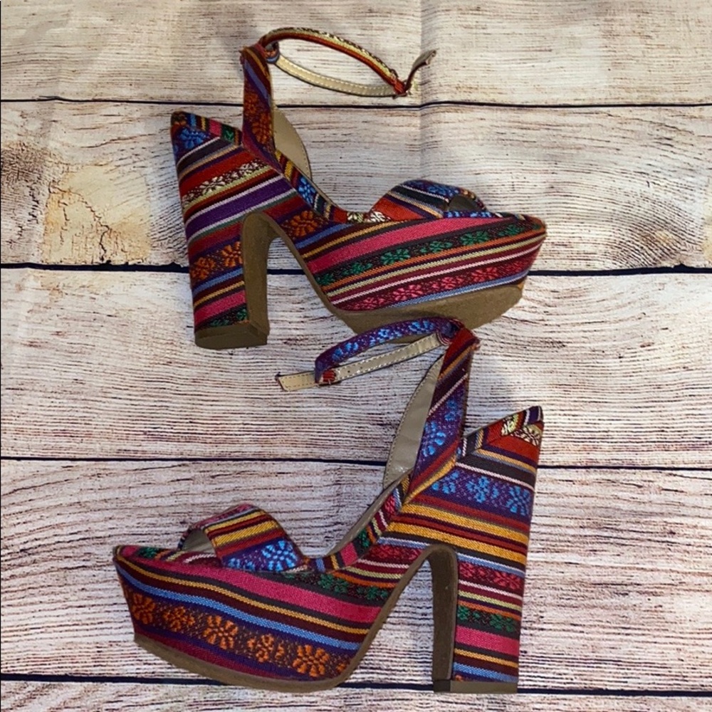 Breckelle's Renee Aztec Linen Platform Heels